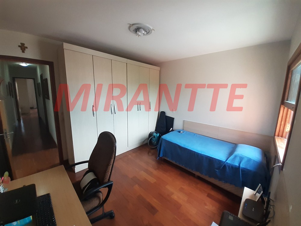 Sobrado de 184m² com 3 quartos em Água Fria