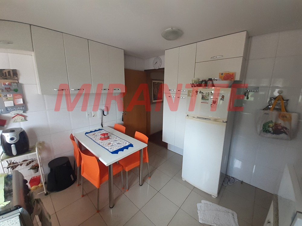 Sobrado de 184m² com 3 quartos em Água Fria