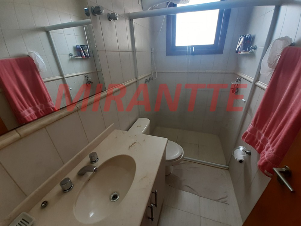 Sobrado de 184m² com 3 quartos em Água Fria