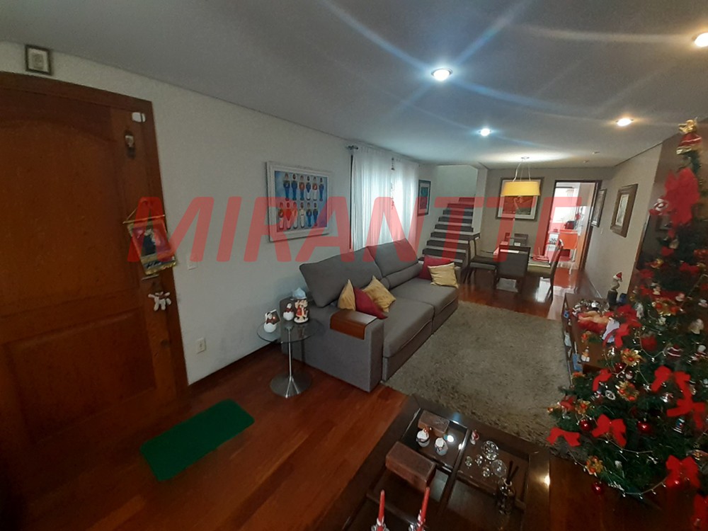Sobrado de 184m² com 3 quartos em Água Fria