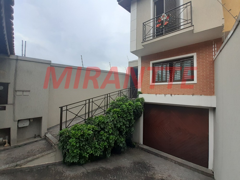 Sobrado de 184m² com 3 quartos em Água Fria