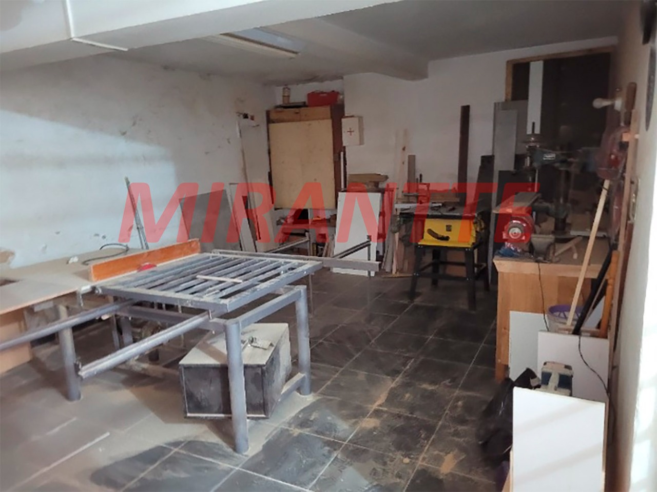 Comercial de 418.4m² em Limão