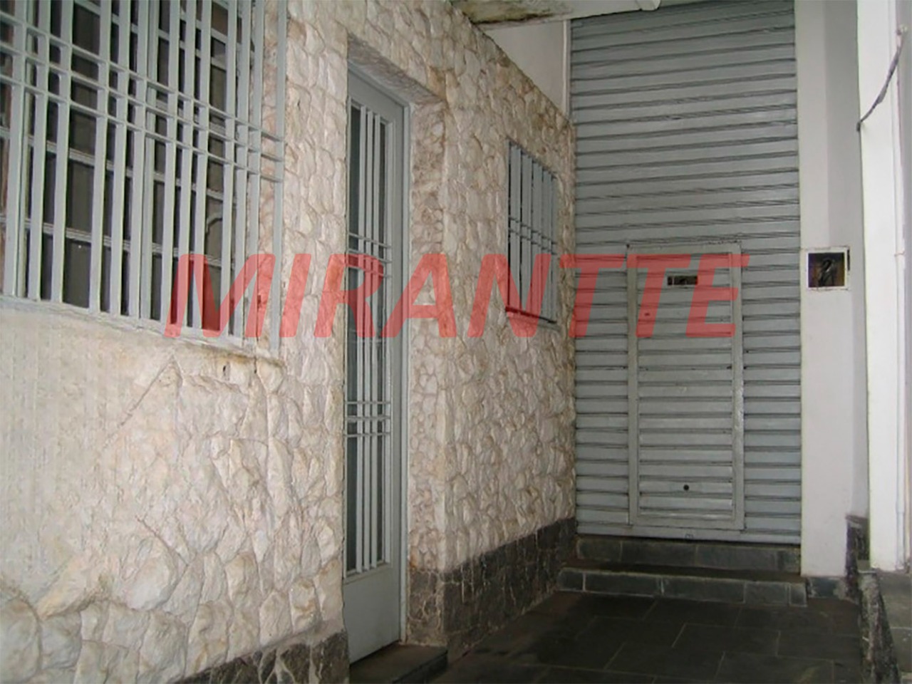 Comercial de 418.4m² em Limão