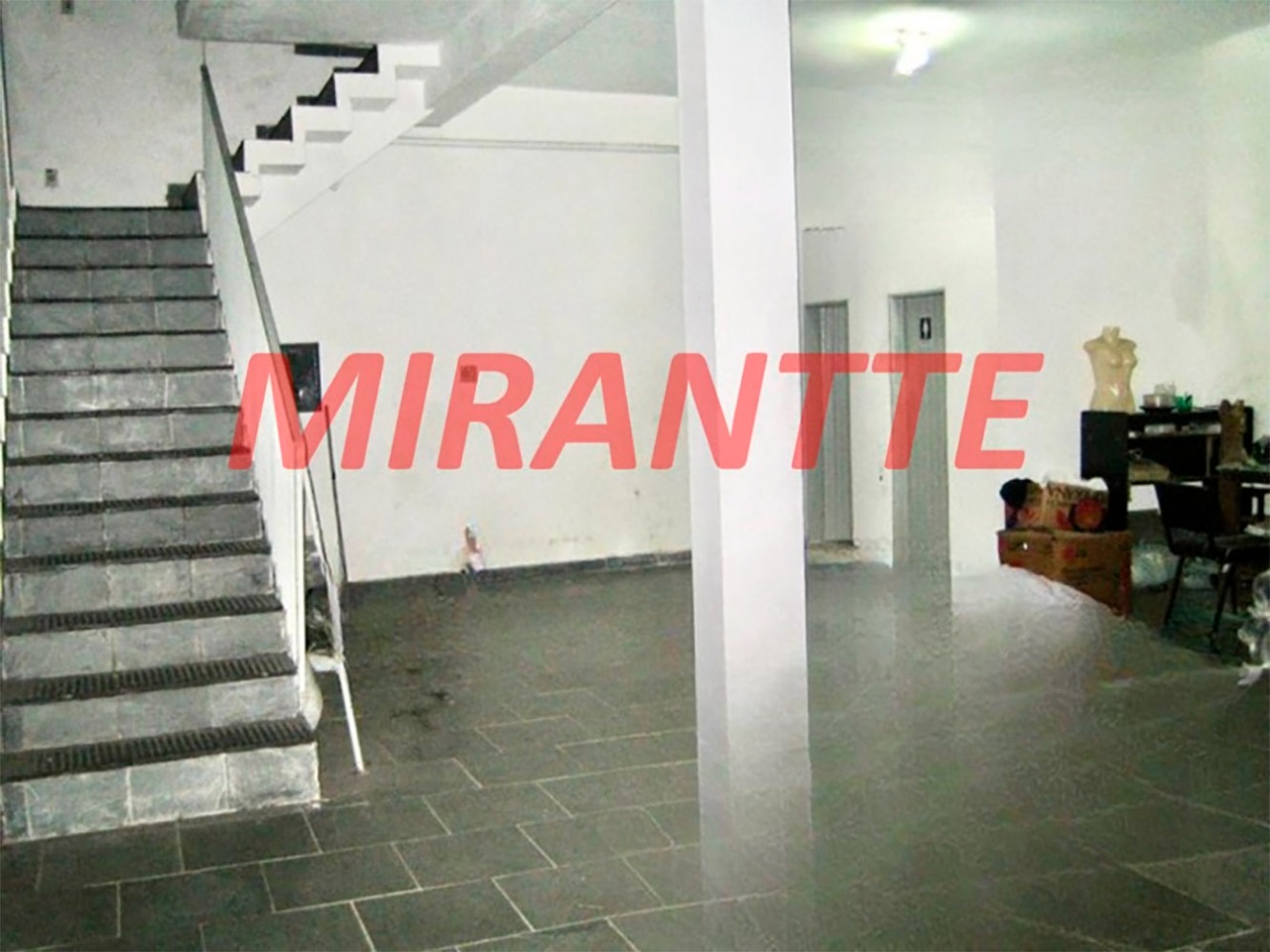 Comercial de 418.4m² em Limão