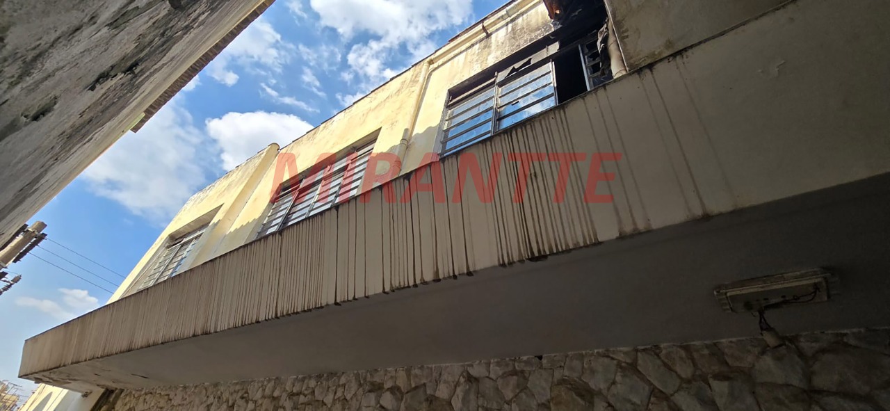 Comercial de 418.4m² em Limão