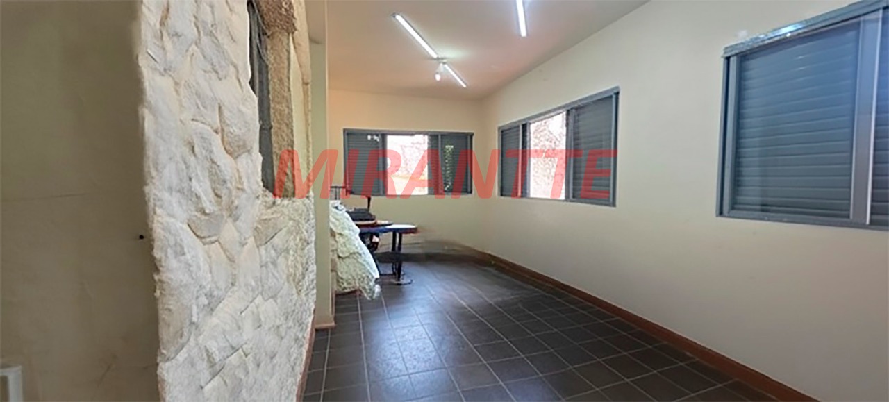 Comercial de 418.4m² em Limão