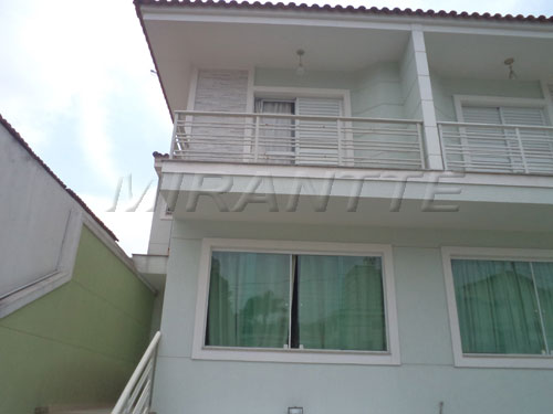 Sobrado de 180m² com 3 quartos em Vila Mazzei