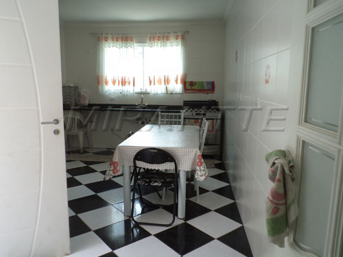 Sobrado de 180m² com 3 quartos em Vila Mazzei