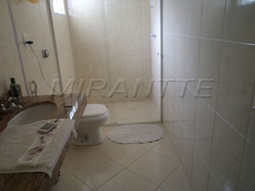 Sobrado de 180m² com 3 quartos em Vila Mazzei