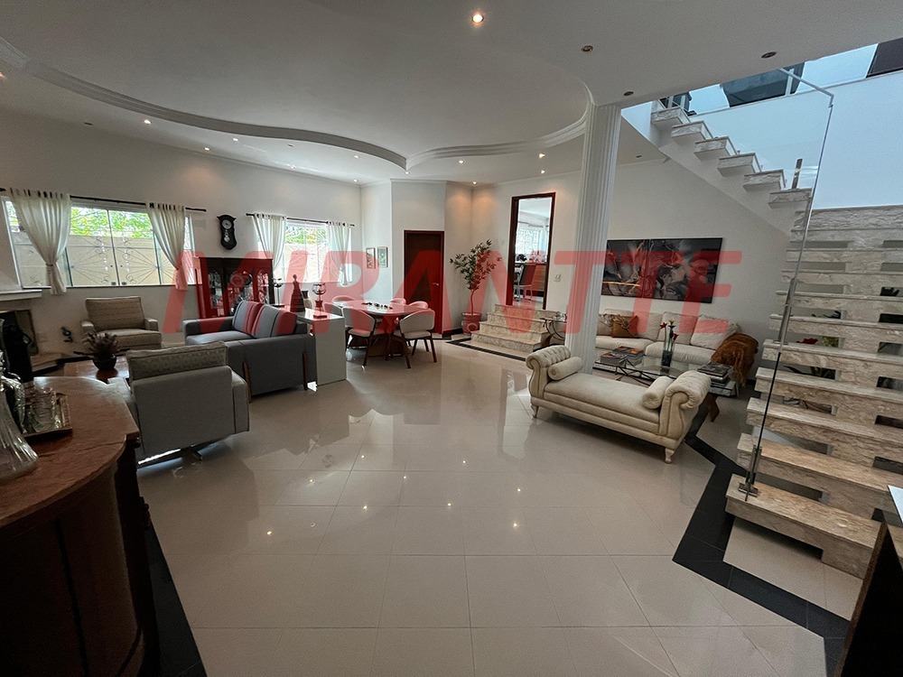 Sobrado de 500m² com 4 quartos em Tremembe