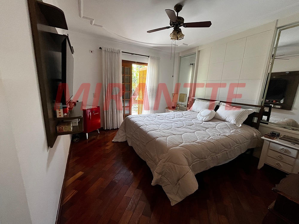 Sobrado de 500m² com 4 quartos em Tremembe