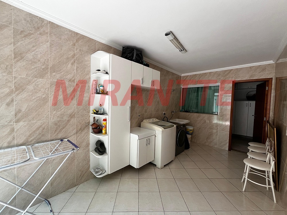 Sobrado de 500m² com 4 quartos em Tremembe