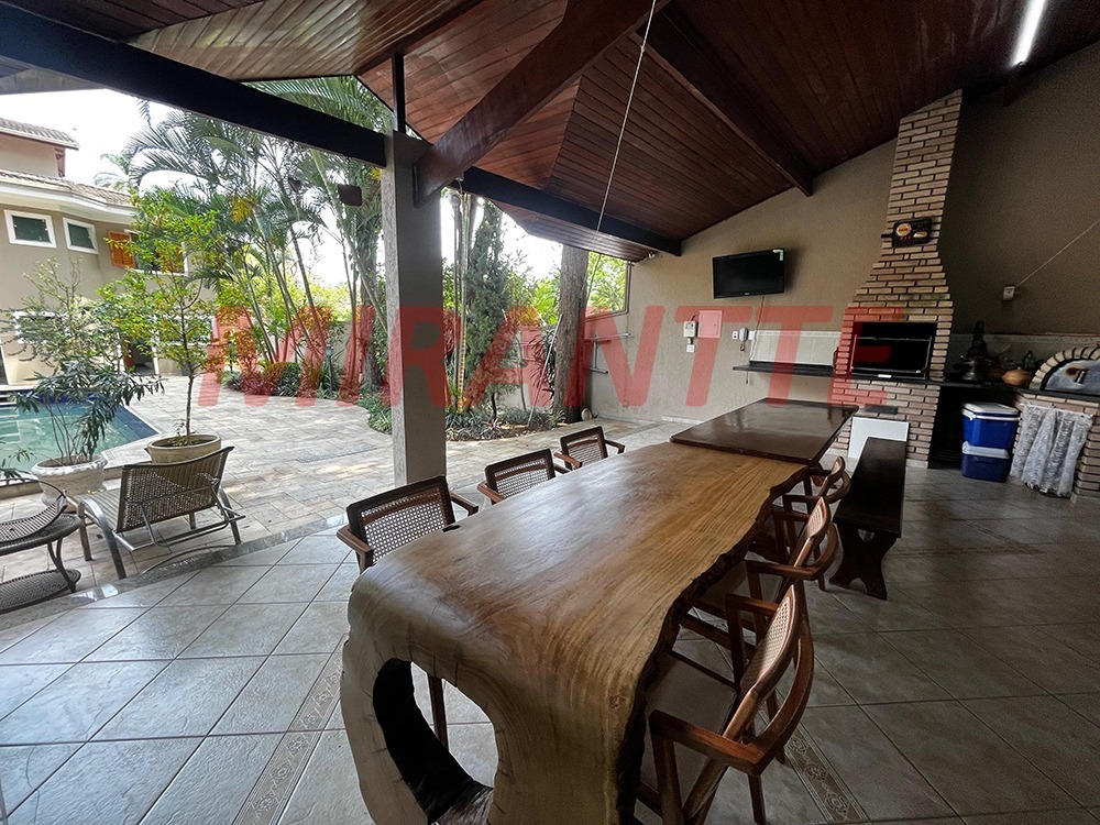 Sobrado de 500m² com 4 quartos em Tremembe