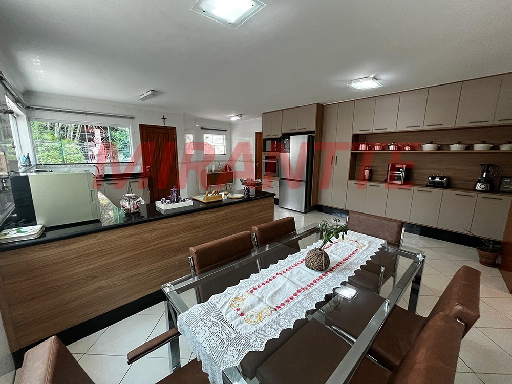 Sobrado de 500m² com 4 quartos em Tremembe