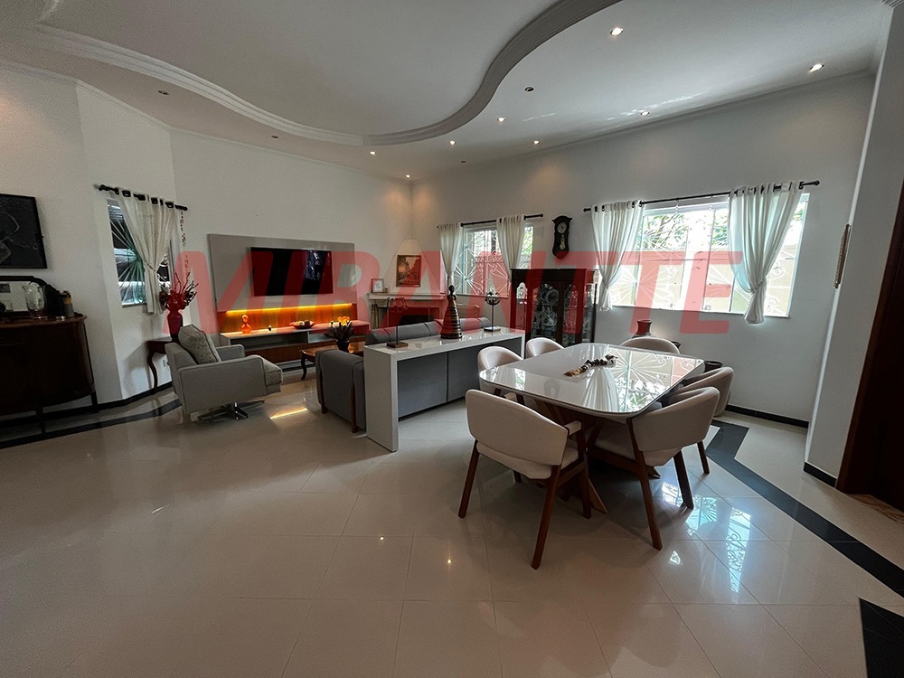 Sobrado de 500m² com 4 quartos em Tremembe