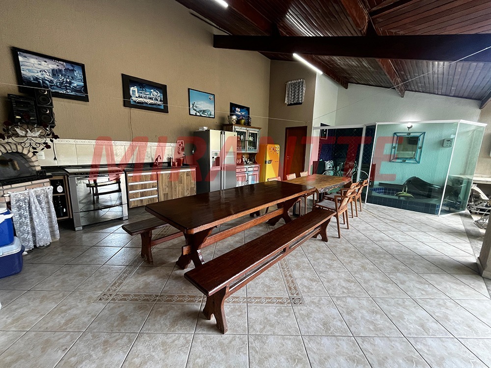 Sobrado de 500m² com 4 quartos em Tremembe