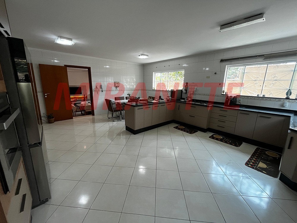 Sobrado de 500m² com 4 quartos em Tremembe