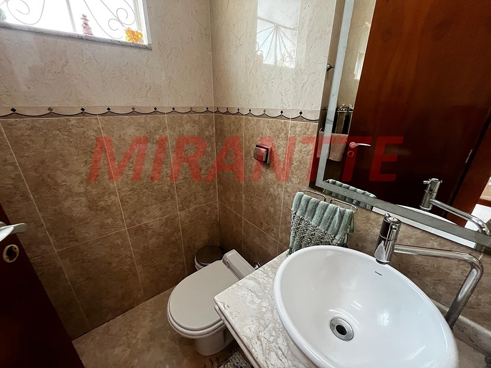 Sobrado de 500m² com 4 quartos em Tremembe