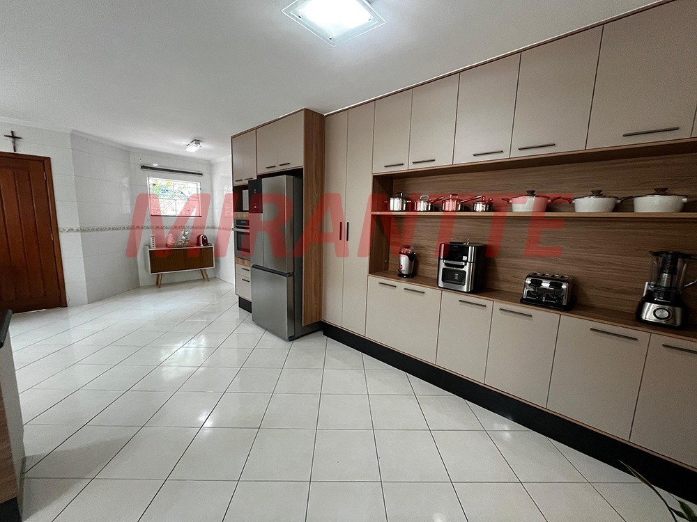 Sobrado de 500m² com 4 quartos em Tremembe