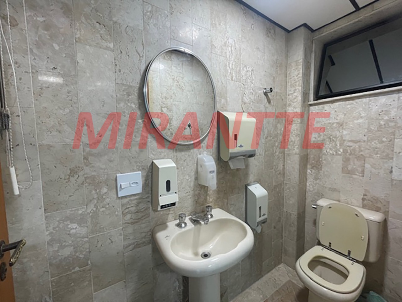 Comercial de 373m² em Água Fria