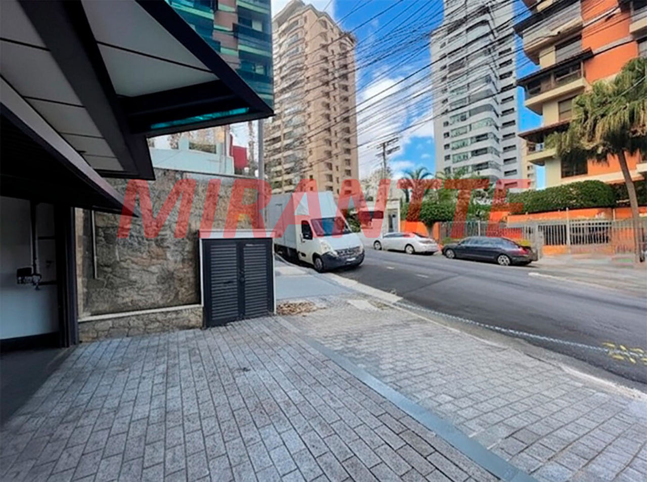 Comercial de 373m² em Água Fria
