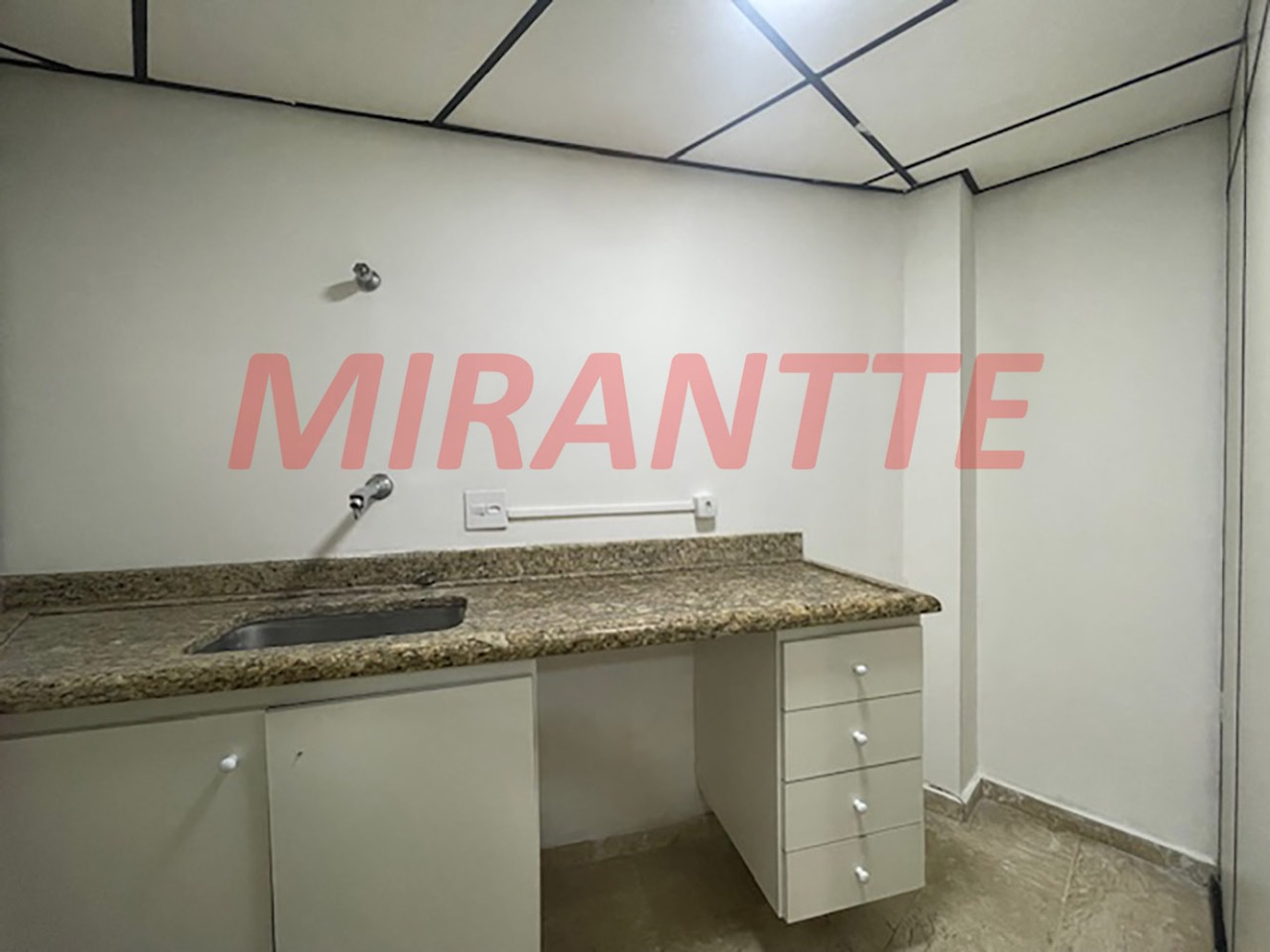 Comercial de 373m² em Água Fria