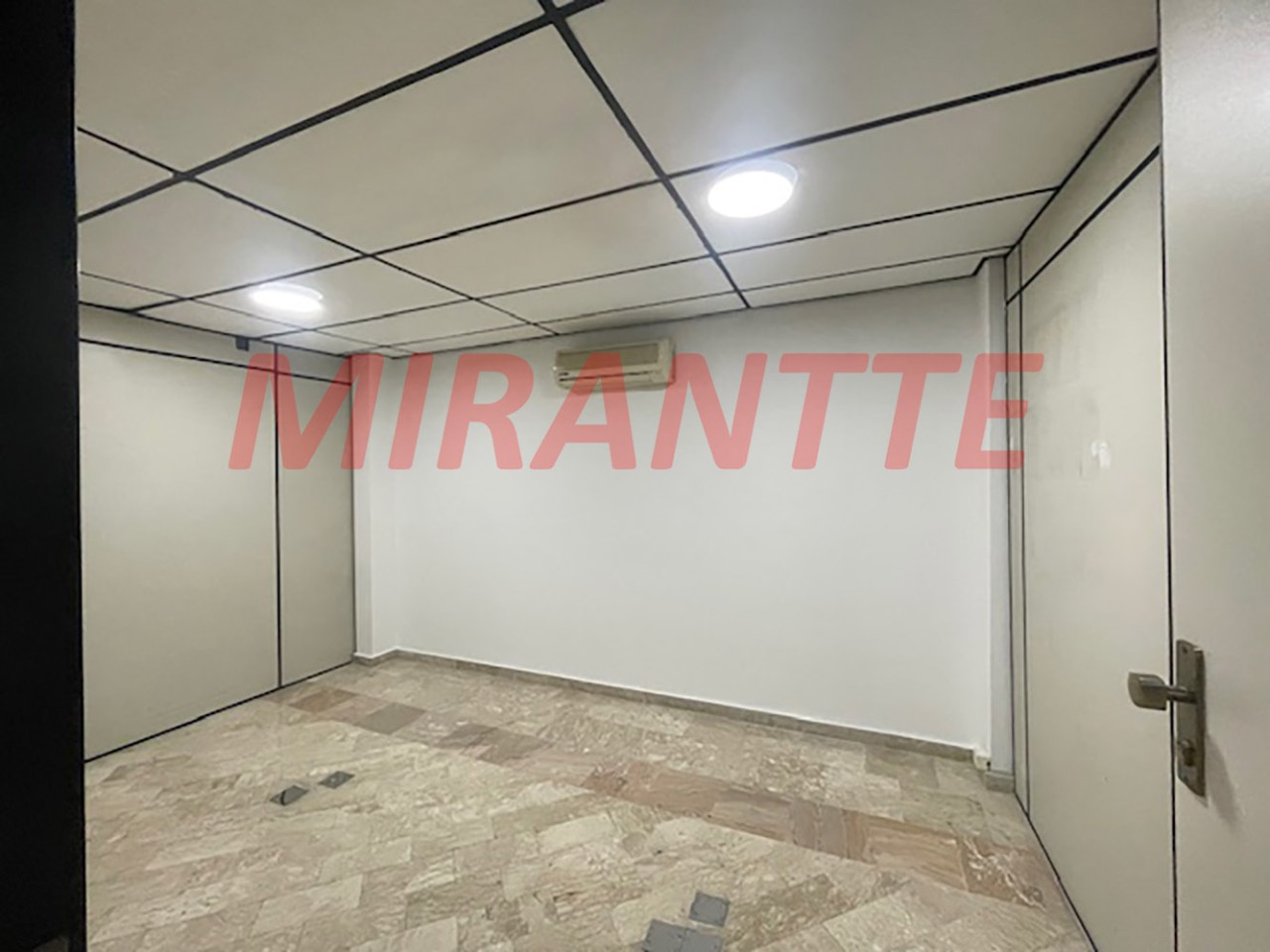Comercial de 373m² em Água Fria