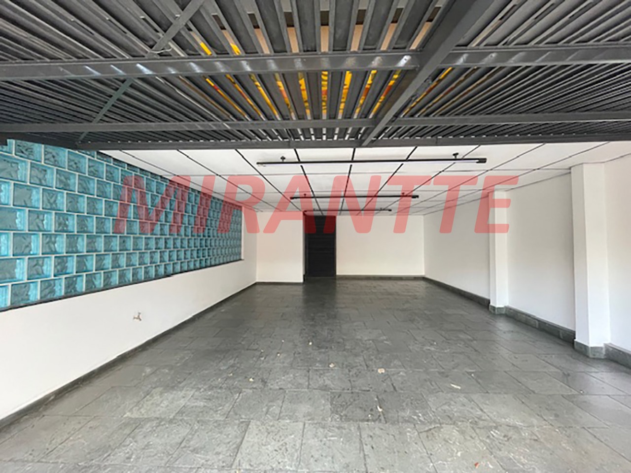 Comercial de 373m² em Água Fria
