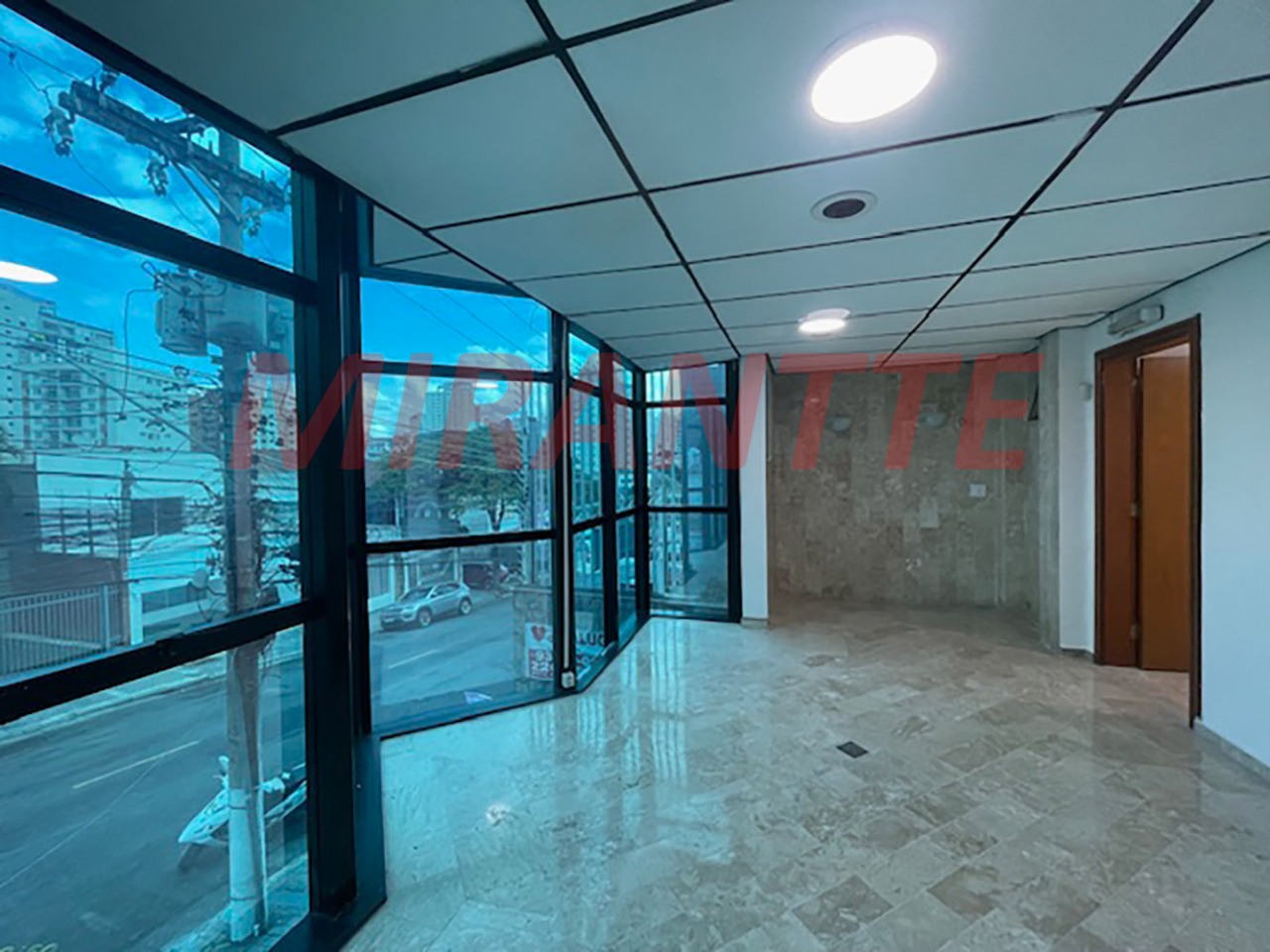 Comercial de 373m² em Água Fria