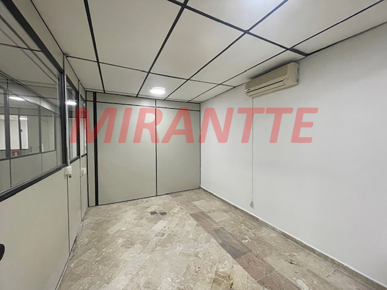 Comercial de 373m² em Água Fria