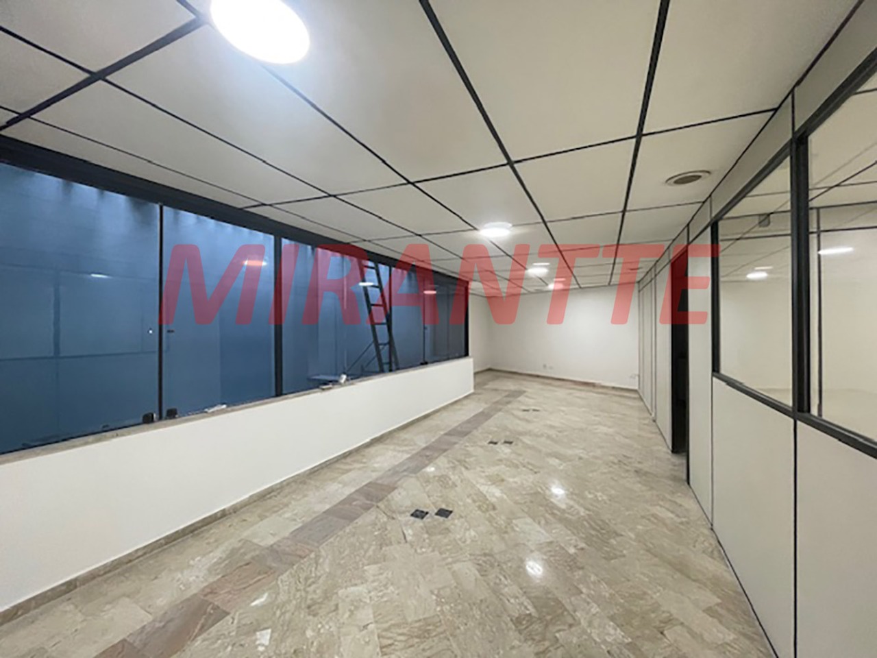 Comercial de 373m² em Água Fria