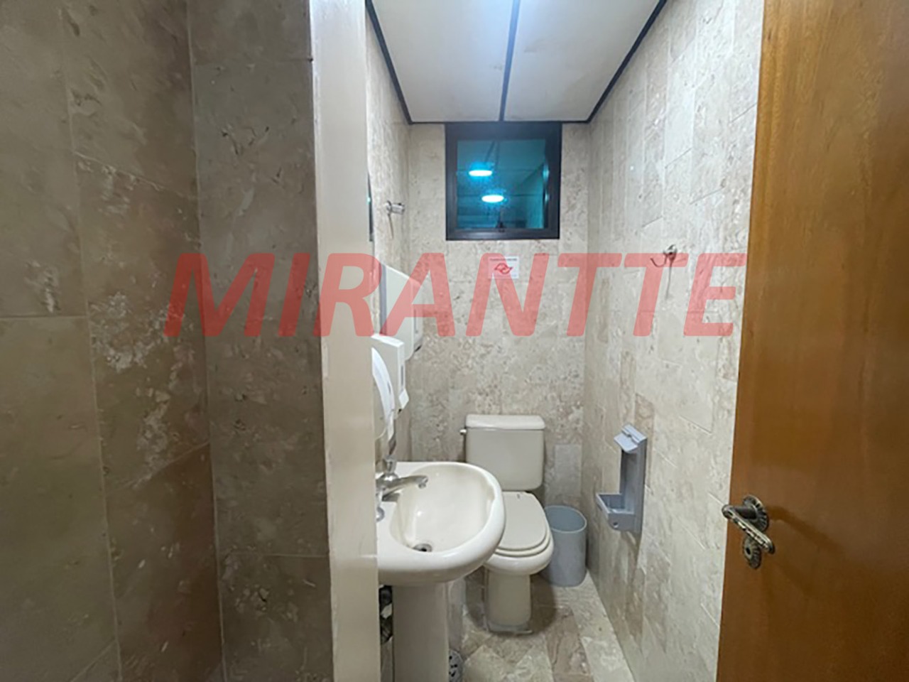 Comercial de 373m² em Água Fria