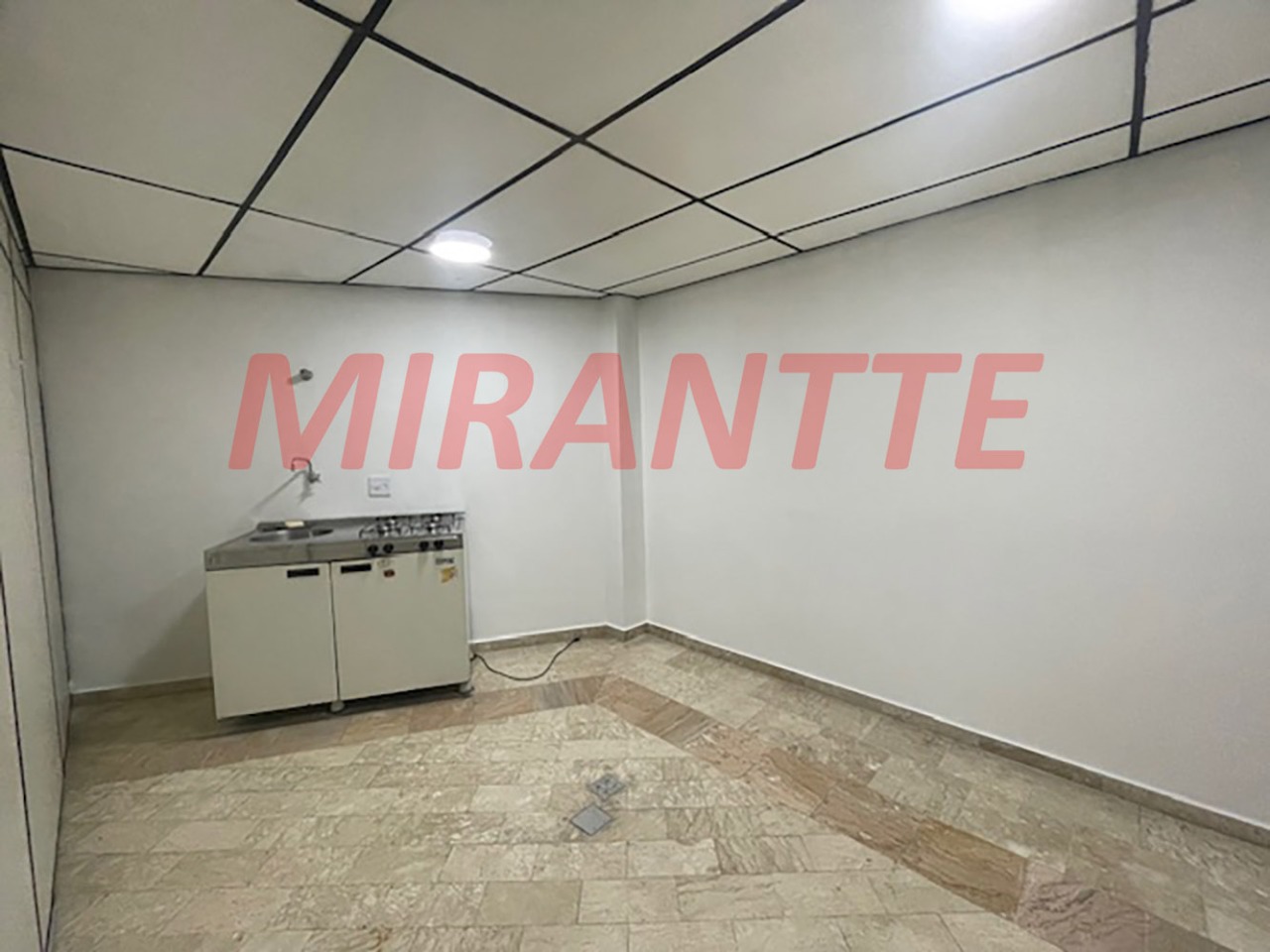 Comercial de 373m² em Água Fria