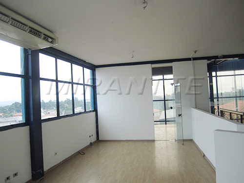 Comercial de 1320m² em Jardim do Papai
