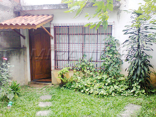 Casa terrea com 2 quartos em Jardim Campos
