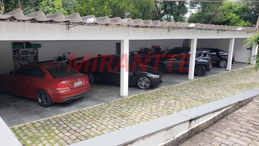 Sobrado de 1300m² com 4 quartos em Horto Florestal