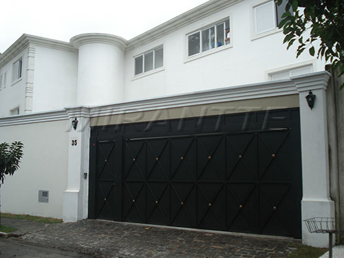 Sobrado com 6 quartos em Jardim Petropolis