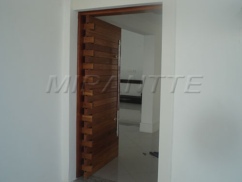 Sobrado com 6 quartos em Jardim Petropolis