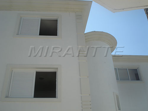 Sobrado com 6 quartos em Jardim Petropolis