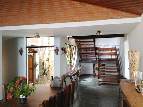 Sobrado com 5 quartos em Caxingui