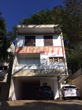 Cond. fechado de 225m² com 4 quartos em Tremembe
