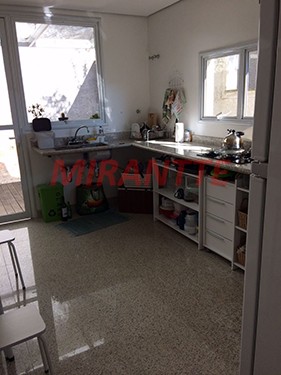 Cond. fechado de 225m² com 4 quartos em Tremembe