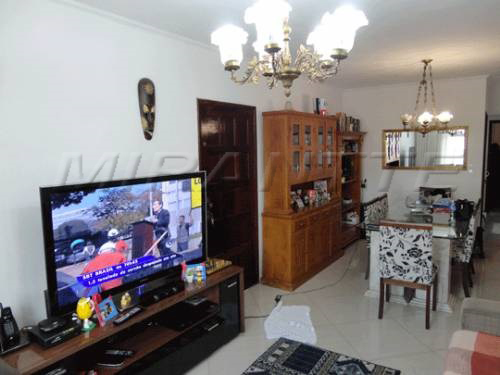 Sobrado de 160m² com 3 quartos em Vila Mazzei