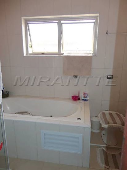 Sobrado de 160m² com 3 quartos em Vila Mazzei