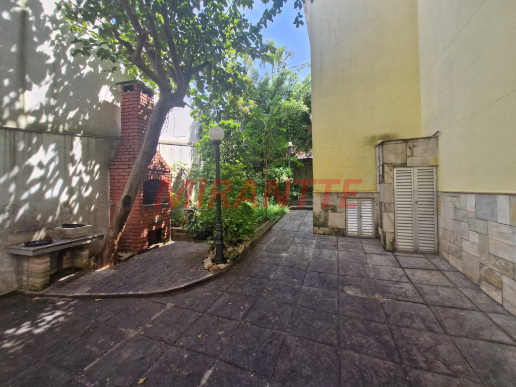 Sobrado de 390m² com 4 quartos em Santana