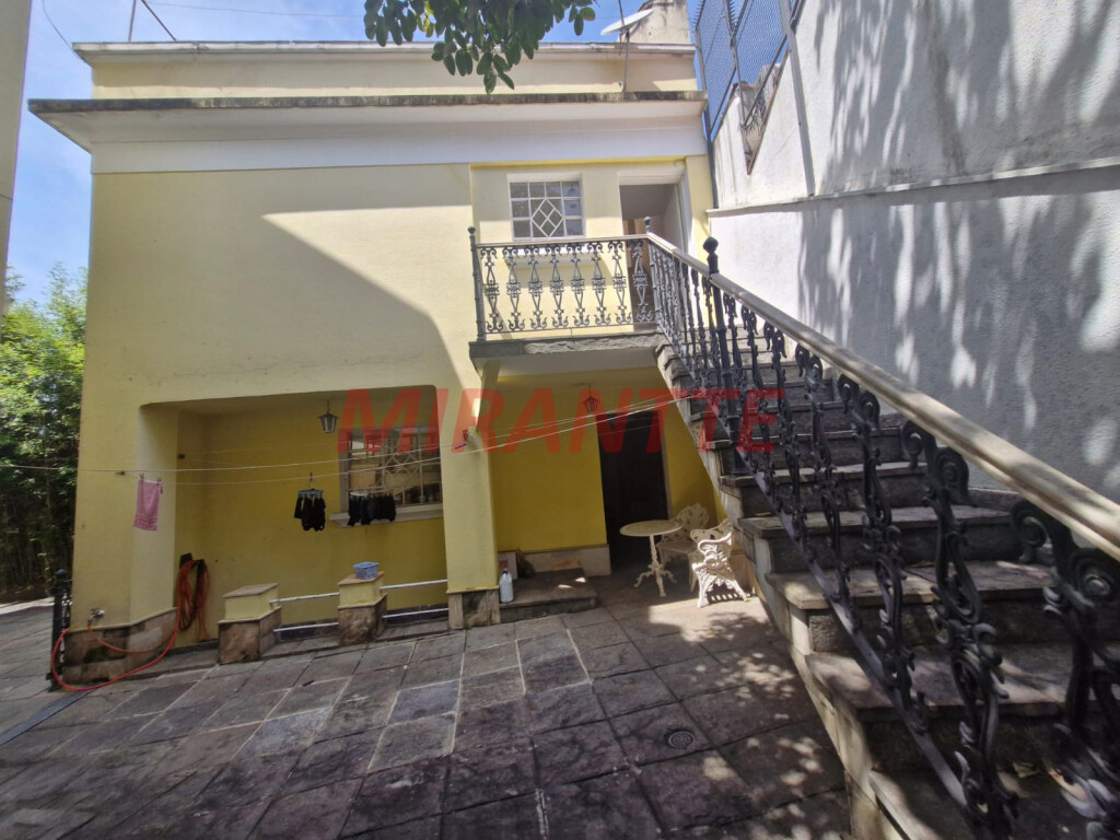 Sobrado de 390m² com 4 quartos em Santana