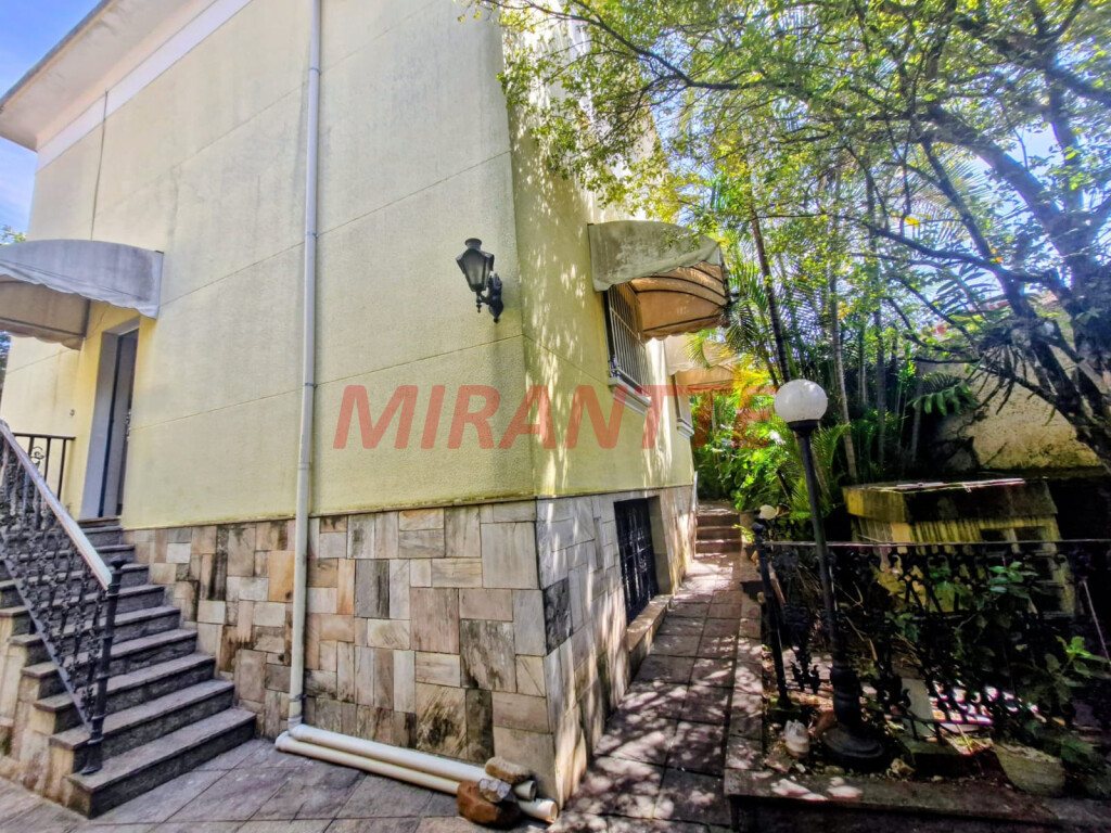 Sobrado de 390m² com 4 quartos em Santana