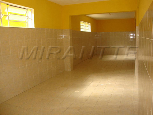 Comercial de 1310m² em Jardim da Mamãe