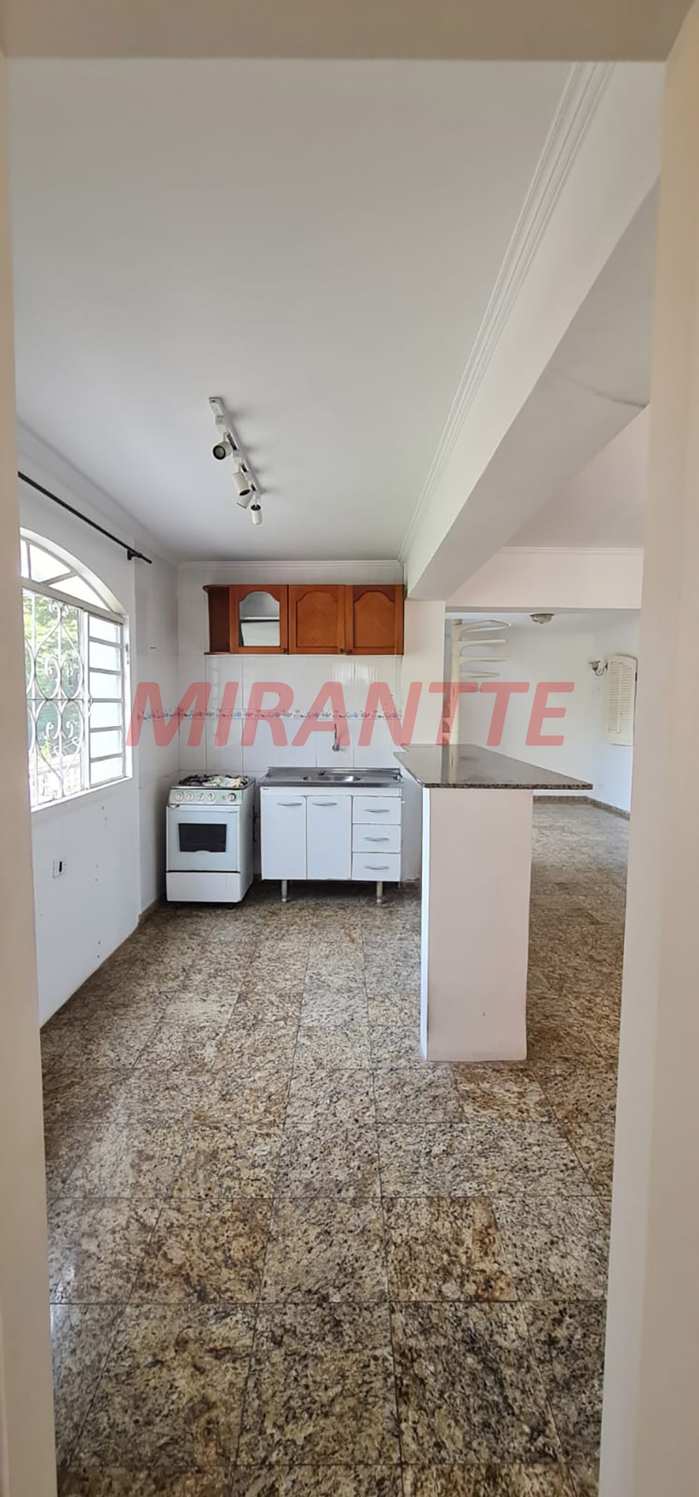 Sobrado de 290m² com 4 quartos em Tremembe