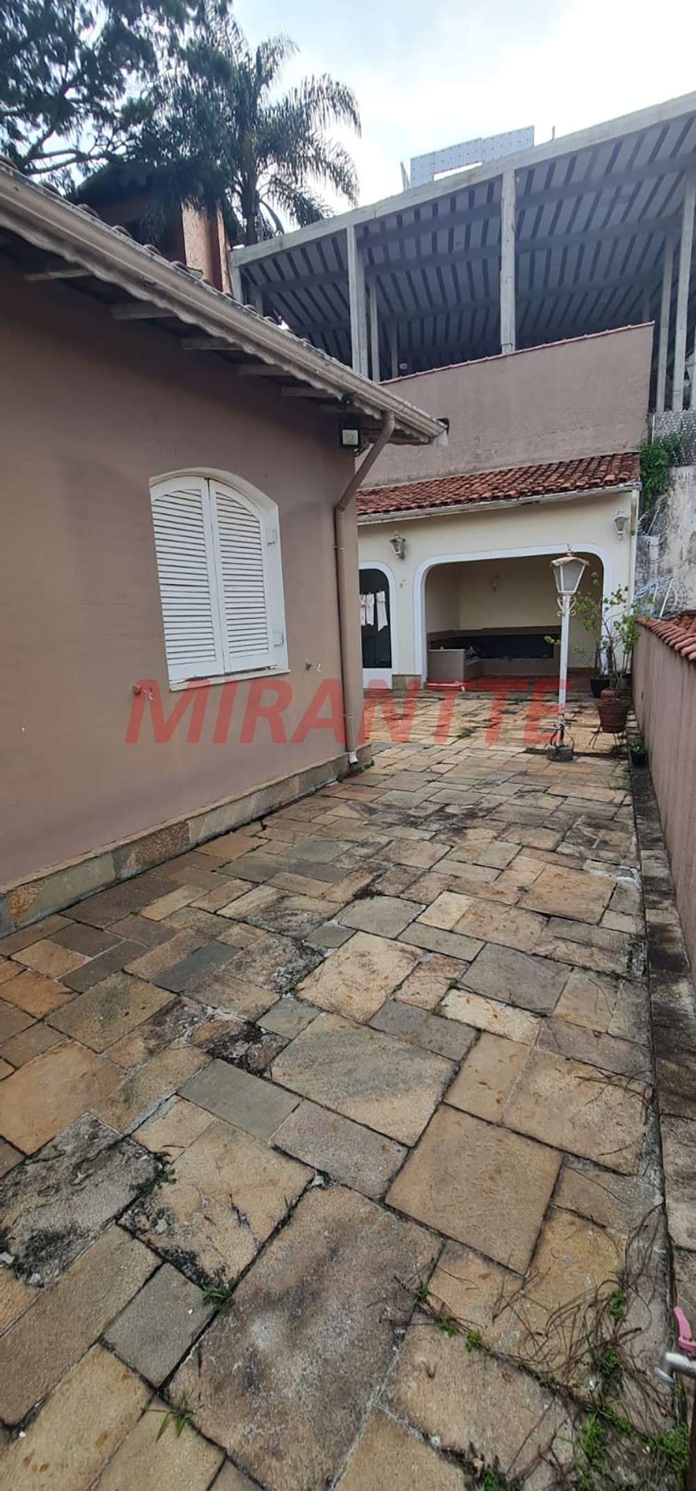 Sobrado de 290m² com 4 quartos em Tremembe